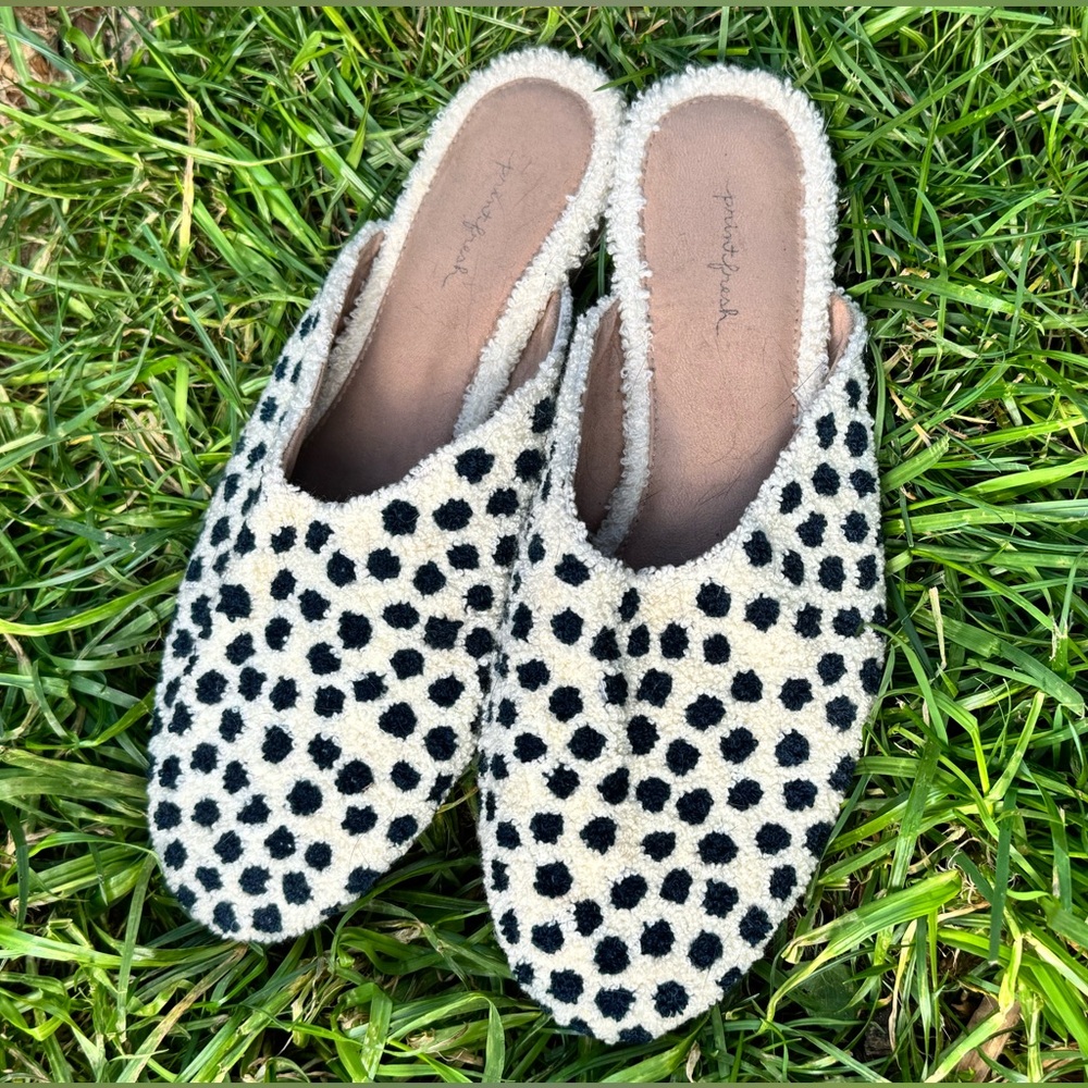 Printfresh Leopard Spot Tufted Slippers in Cream size 11 US (women’s)